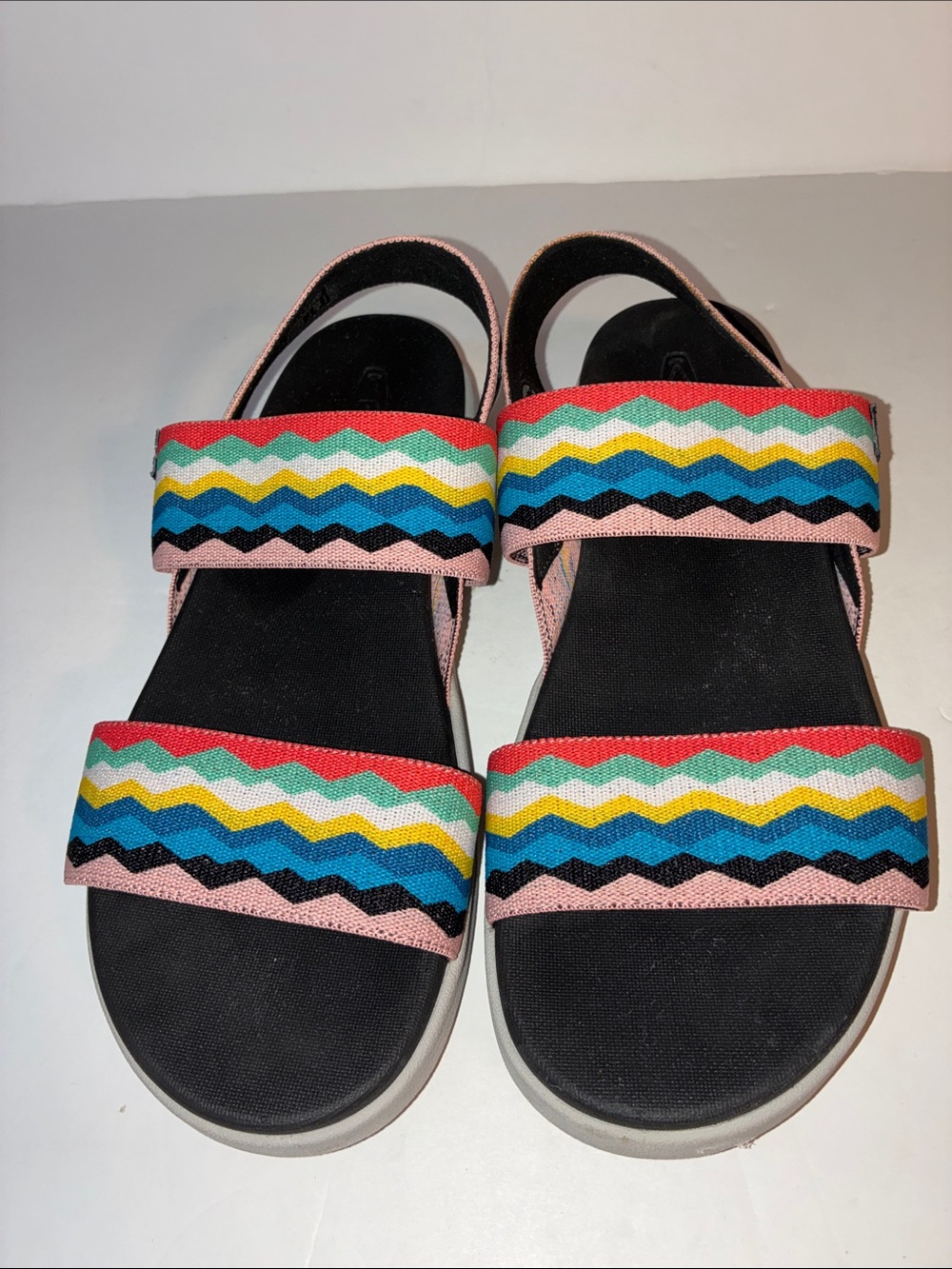 Keen, Colorful Zigzag Strap Sandals, Women’s 9.5